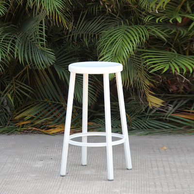 Silla de exterior de patio blanco para bar